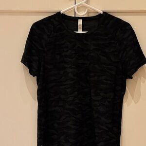 Lululemon Rise and Run short sleeve Heritage 365 Camo Deep Coal Multi